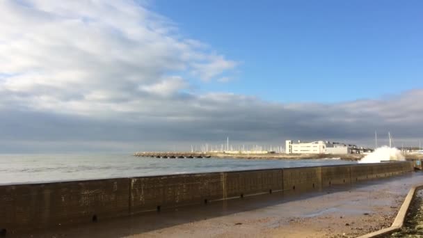 Grande Onda Che Rompe Muro Del Lungomare Brighton East Sussex — Video Stock