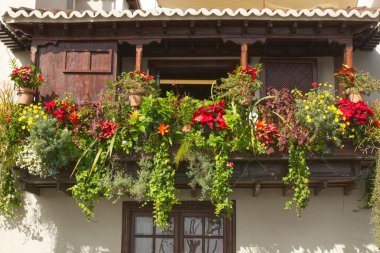 Santa Cruz, La Palma, Kanarya Adaları 'ndaki binaların ahşap süslemeleri.