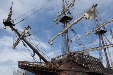 Kopya kare donanımlı İspanyol kalyonu. Bowsprit, ön kısım ve donanım ayrıntıları..