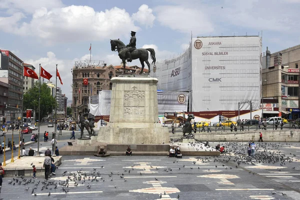 ulus, Ankara, Türkiye'nin tarihi merkezi bir kare