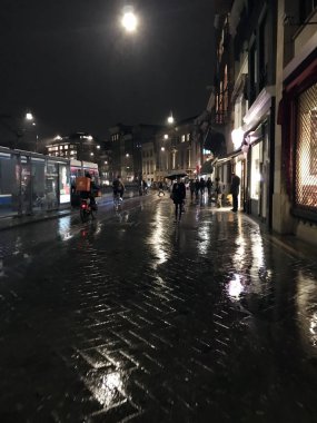 Yağmurlu bir gece, Hollanda Amsterdam