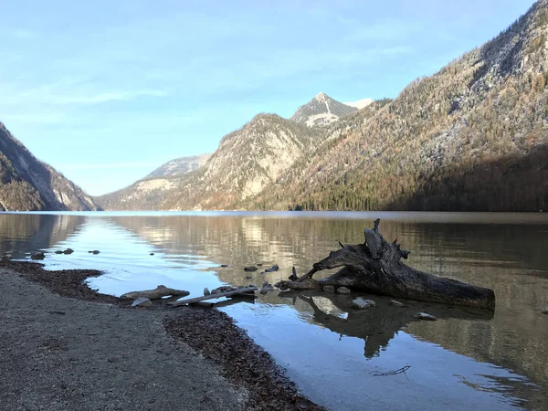 İzlenim lake Hirschau Yarımadası, Schonau görüldüğü gibi am Koenigssee, Bavyera, Almanya