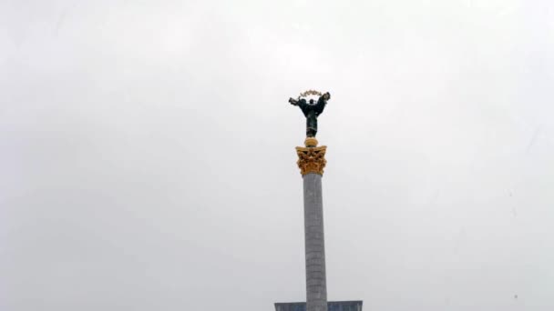 Стела Площади Независимости Майдан Независимости Зимой Киев Украина — стоковое видео