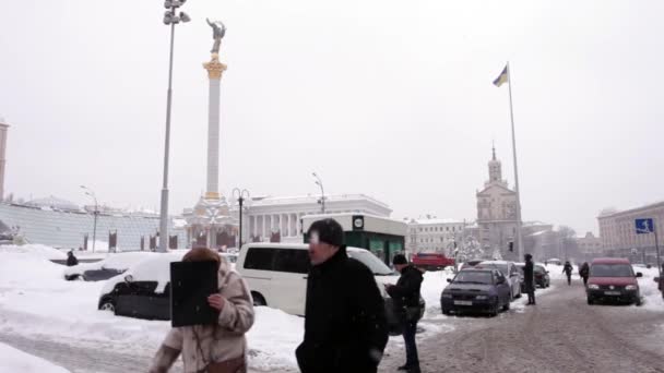 Mensen Onafhankelijkheid Vierkante Maidan Nezalezhnosti Winter Kiev Oekraïne — Stockvideo