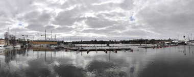 Yat ve teknelerin panoramik manzarası Stockholm, İsveç 'te son buluyor.