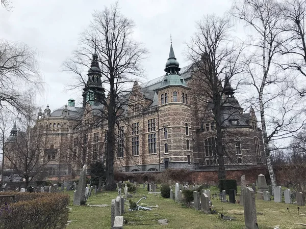 Nordic müzesi (Nordiska museet) yakınındaki mezarlık, Stockholm, İsveç