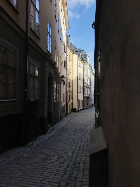 ストックホルムの歴史的中心部の通りの眺め スウェーデンのストック画像 — ストック写真