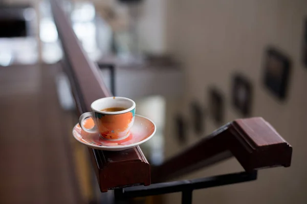 咖啡机上的黑咖啡早晨 — 图库照片