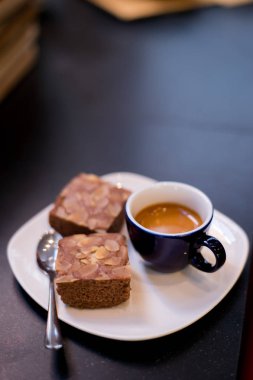 siyah kahve sabah kahve makinesi