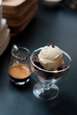 siyah kahve sabah kahve makinesi