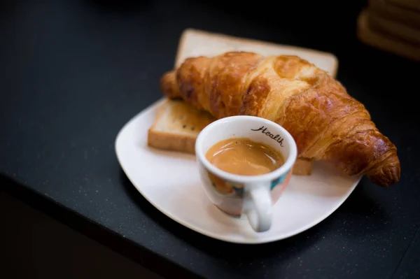 Черный Кофе Утром Кофеварке — стоковое фото