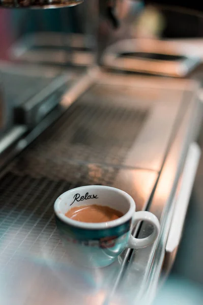 Πρωί Μαύρο Καφέ Στην Καφετιέρα — Φωτογραφία Αρχείου