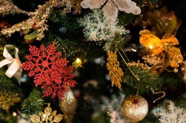 Noel tatil arka planda kentsel şehir