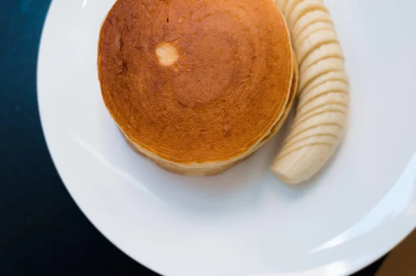 バナナと砂糖と自家製パンケーキ — ストック写真
