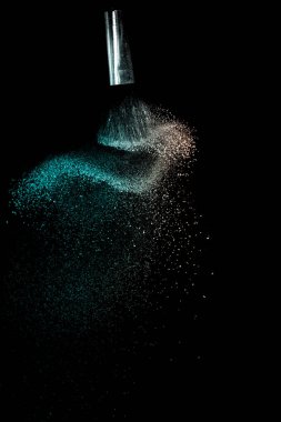 Yaşam mercan ve yeşil okyanus toz renk splash