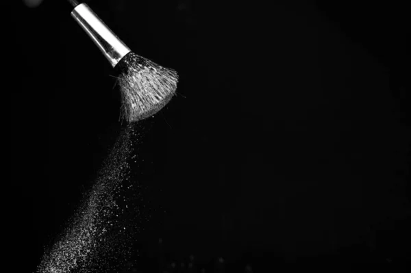 Cosmetic brush with white cosmetic powder spreading
