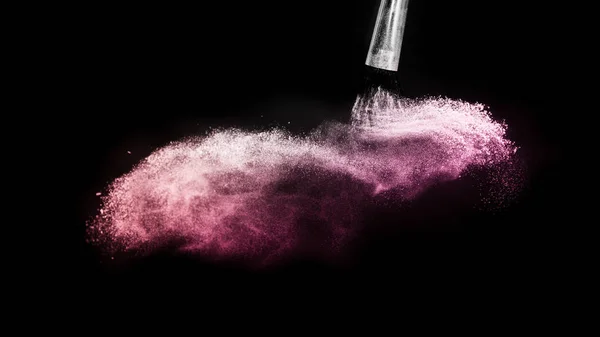 Kırmızı kozmetik tozuyla fırça makyaj sanatçısı ve g için yayılıyor — Stok fotoğraf