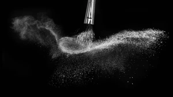 Cosmetic brush with white cosmetic powder spreading for makeup a — Stock Photo, Image