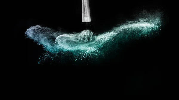Derin okyanus tozu renk sıçraması ve makyaj sanatçıları için gümüş fırça — Stok fotoğraf
