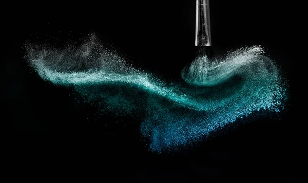 Βαθύς ωκεανός σκόνη χρώμα splash και ασημί πινέλο για μακιγιάζ artis — Φωτογραφία Αρχείου