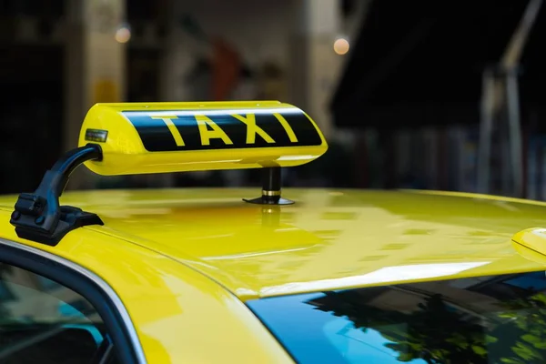 Grande Logotipo Símbolo Táxi Closeup Primeiro Plano — Fotografia de Stock