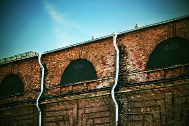 duvar eski bir tuğla yapı ya da bina fotoğraf retro tarzı bir akış için borular ile