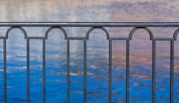 Embankment Fragment Iron Fence Background Water Closeup — Stock Photo, Image