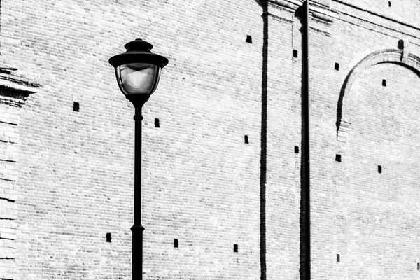 Una Elegante Farola Eléctrica Calle Sobre Fondo Indistinto Una Antigua — Foto de Stock