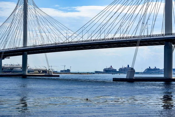 Die Große Moderne Schrägseilbrücke Über Den Fluss Oder Über Den — Stockfoto