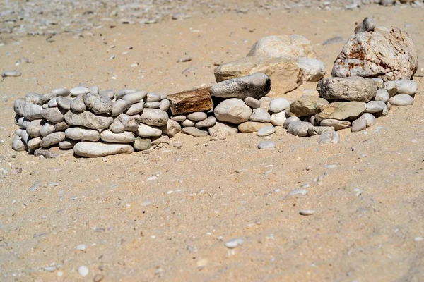 Abstrakte Komposition Aus Steinen Auf Sand Nahaufnahme — Stockfoto