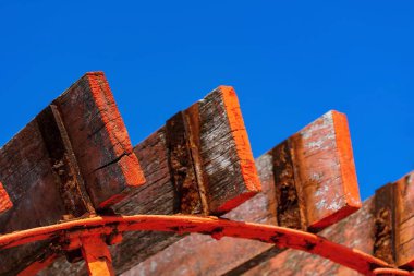 Soyut parçası su değirmeni için eski bir tekerlek tasarımını bir closeup