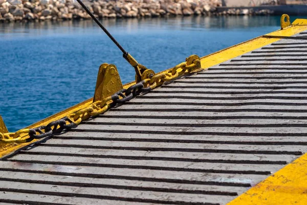 Büyük Demir Merdiven Bir Closeup Yayılmış Üzerinde Feribot Deniz Gemi — Stok fotoğraf