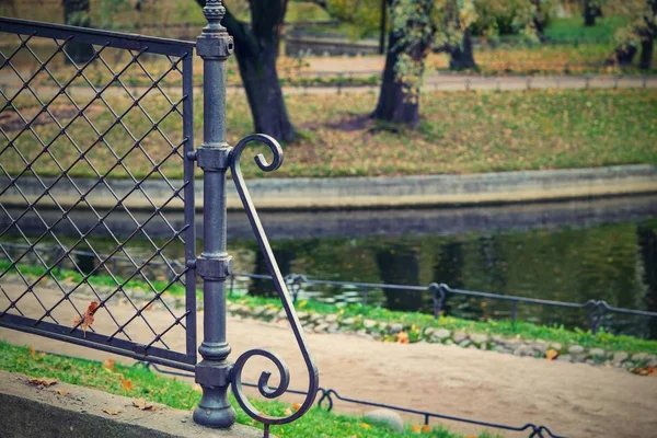 Starověké Tejrat Nebo Kovové Ochranu Detailním Figuroval Vzor Pozadí Krajiny — Stock fotografie