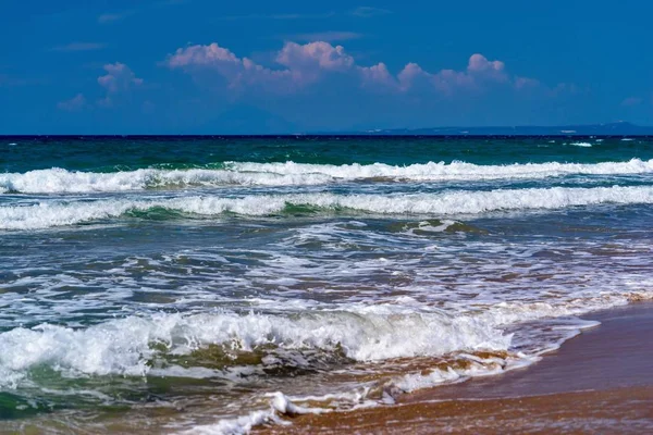 Mar Paisagem Costeira Surf Com Uma Onda Espuma Branca — Fotografia de Stock