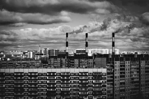 Mala situación ecológica de la ciudad — Foto de Stock