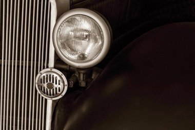 far ile arabanın retro ön kısmı