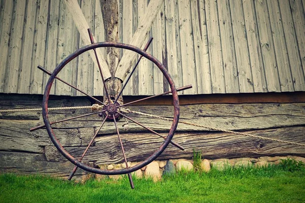 Stare metalowe koło dla starożytnego mechanizmu — Zdjęcie stockowe