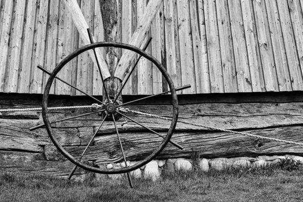 Старе металеве колесо для стародавнього механізму — стокове фото