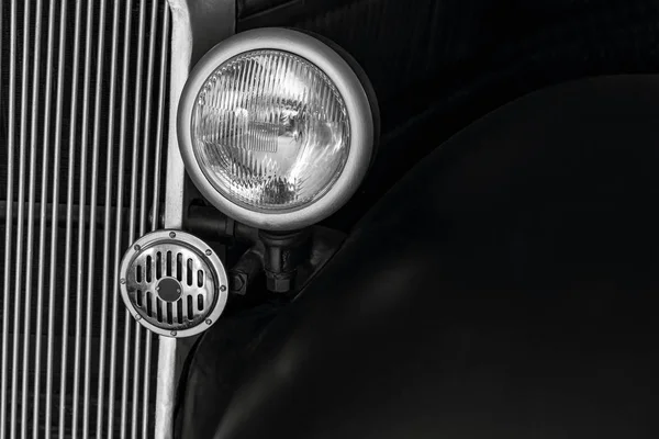 Front part of retro of the car with headlight — Stock Photo, Image