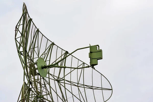 Big military locator against the background of the empty white sky — Stock Photo, Image