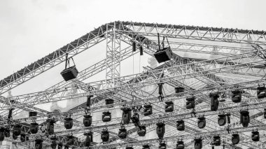 metal tasarımlar üzerinde doğal lambalar