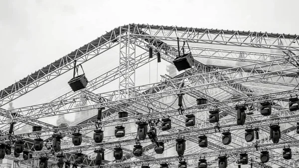 metal tasarımlar üzerinde doğal lambalar