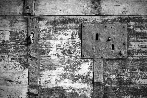 Vintage texture of old wooden boards and rusty metal with monochrome tone. — Stock Photo, Image