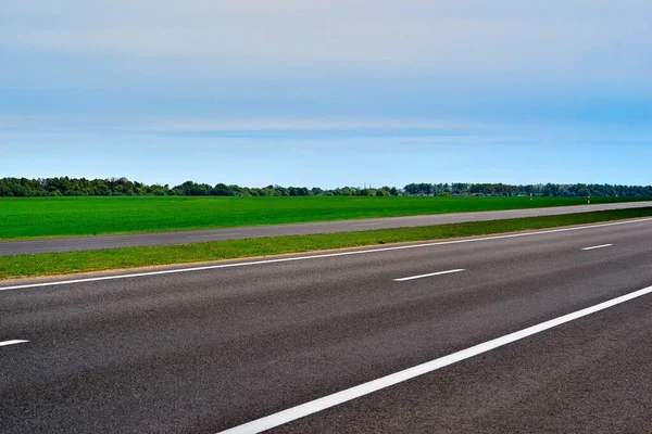 Närbild av motorvägar och landsbygd — Stockfoto