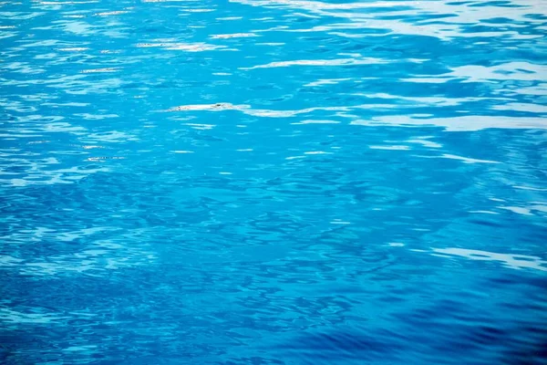 Teksturowana powierzchnia wody morskiej dla tła — Zdjęcie stockowe