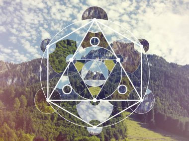 Görüntü dağ manzarası ve kutsal geometri sembolü ile soyut meditative kolaj. Uyum, maneviyat, doğanın birlik. 