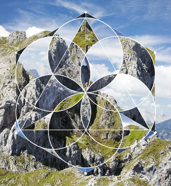 抽象的な背景の山々 ロックのイメージ 精神世界 自然の団結 コラージュ 神聖幾何学とモザイク — ストック写真