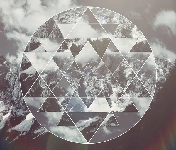 Абстрактный Медитативный Коллаж Изображением Горного Ландшафта Символом Сакральной Геометрии Шри — стоковое фото