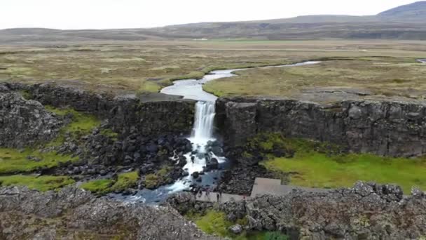国立公園内の4Kドローンの空中日オックスアルフォスの滝 Thingvellir Iceland — ストック動画