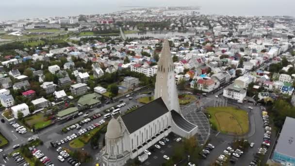 Drone Letecký Pohled Kolem Slavného Kostela Hallgrimskirkja Města Reykjavík Islandu — Stock video